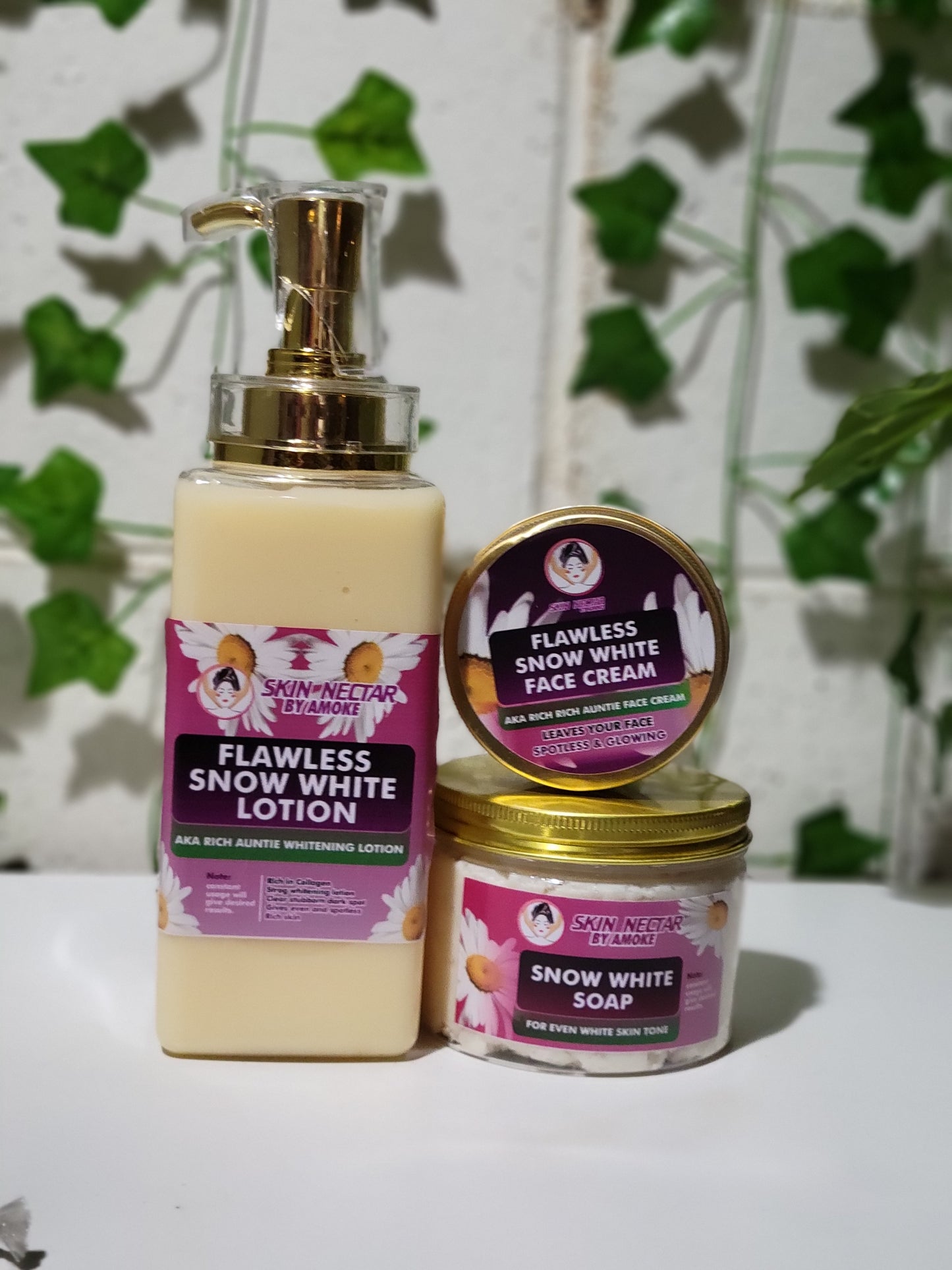 FLAWLESS SNOW WHITE SET WITH LOTION