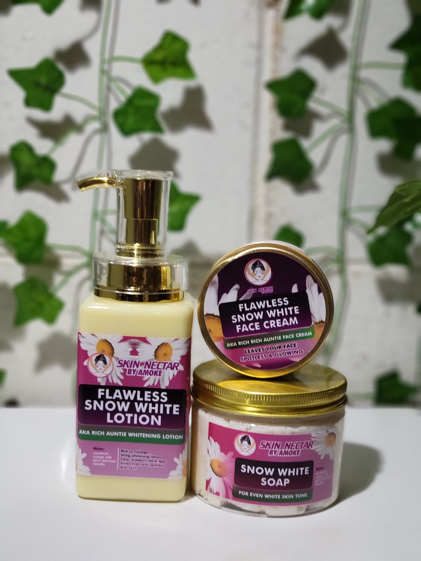 FLAWLESS SNOW WHITE SET WITH LOTION