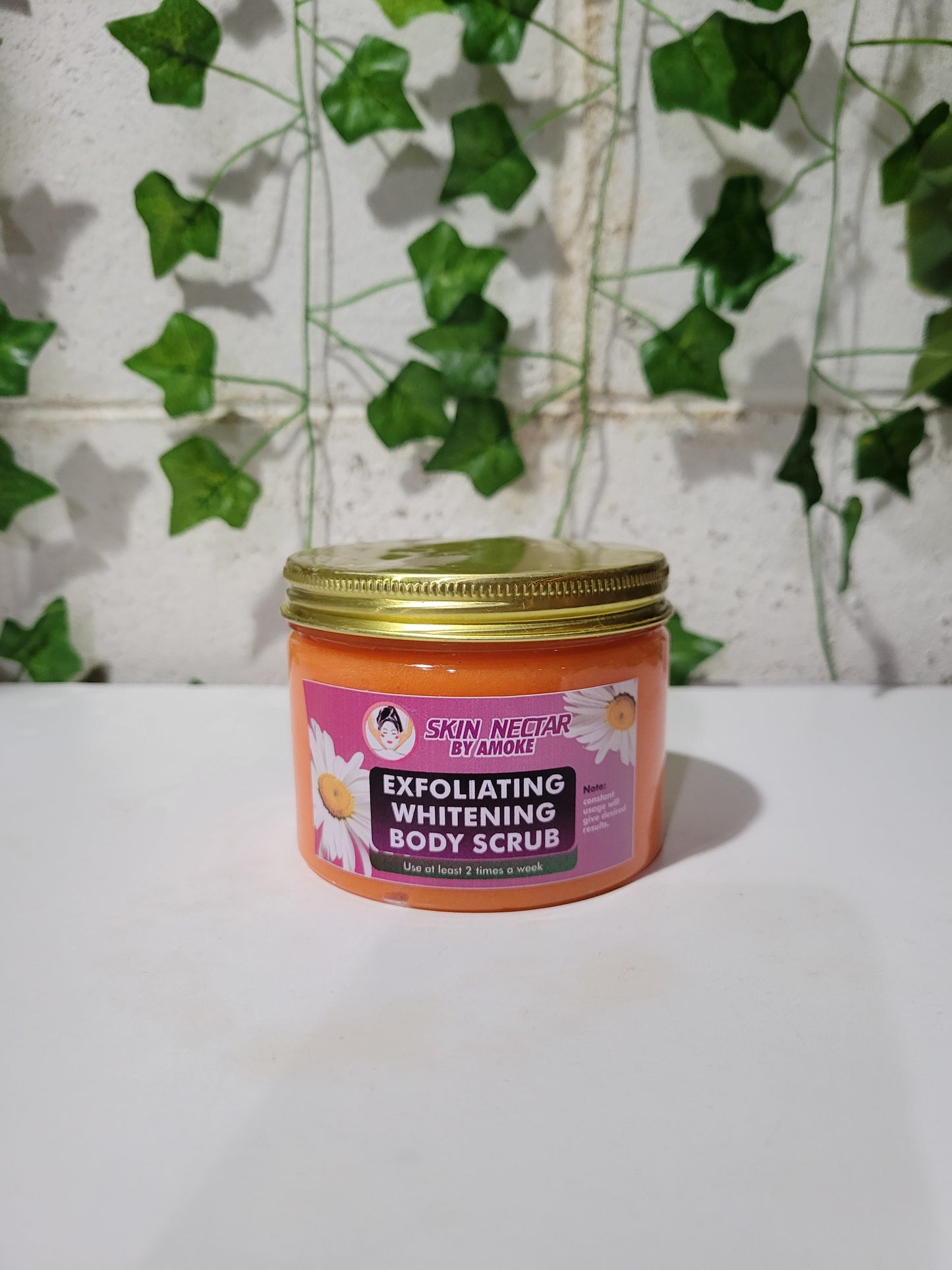 EXFOLIATING WHITENING SCRUB